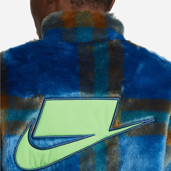 NwT Nike Sportswear Women's Oversized Faux Fur Jacket Plaid - Picture 5 of 9
